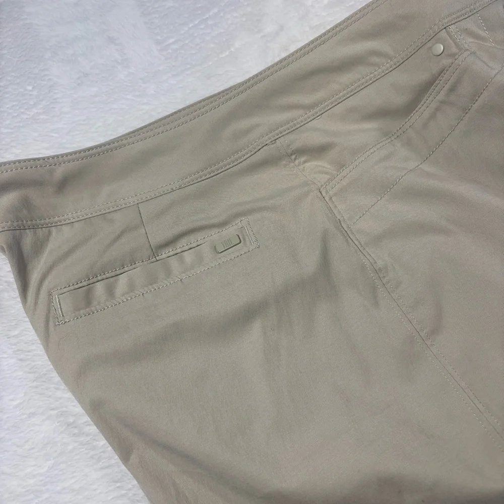 TAIL Women Bermuda Shorts Light Khaki Golf Tennis‎ Athleisure Size 8